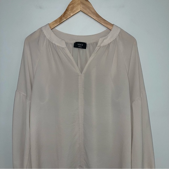 Vici Blouse Women’s Size Small Beige Ivory Bishop Long Sleeve Flowy Lightweight - Picture 3 of 7